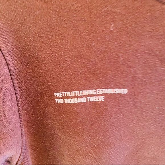⭐️ PRETTY LITTLE THING Established 2012 Maroon Crew Neck Sweatshirt - Picture 3 of 5